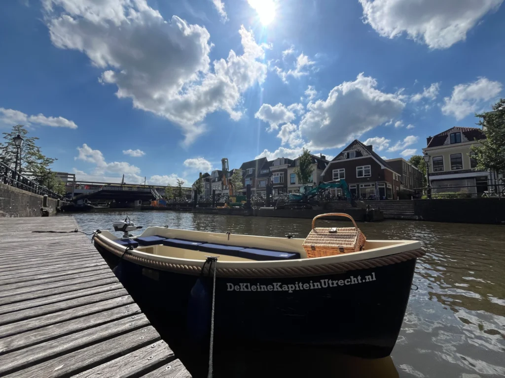 Elektrische fluistersloep 8 personen van De Kleine Kapitein Utrecht in Utrecht